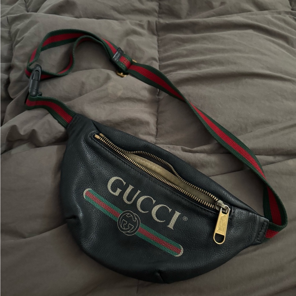 Gucci Black and Green Belt Bag with Signature Design